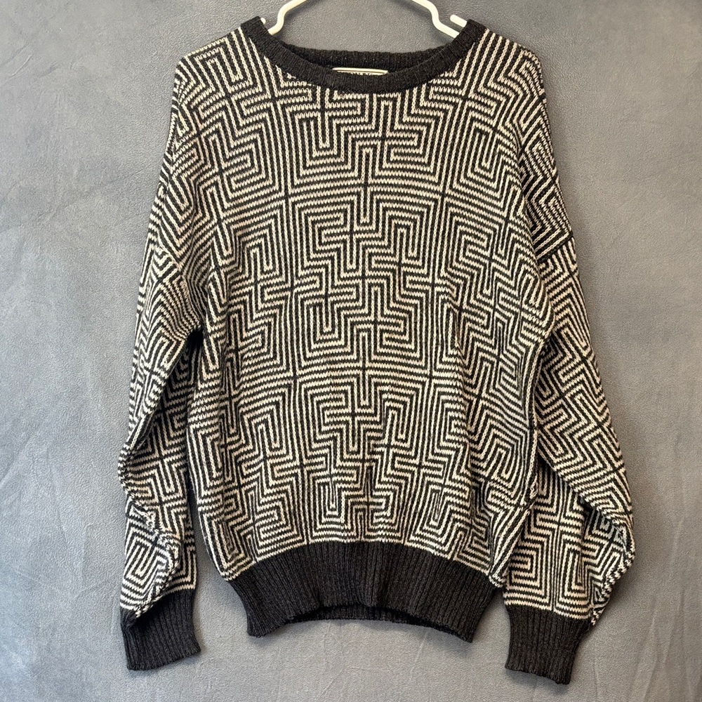 Vintage TJW by Mervyn’s Geometric Maze Pattern Knit Sweater Black White M Korea
